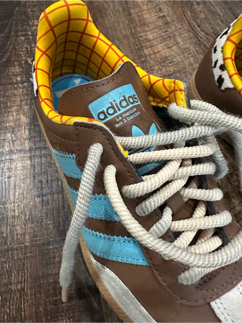 adidas Kids Brown, Blue & Yellow Low-Top Sneakers Disney’s Toy Story (Woody) - Picture 3 of 9